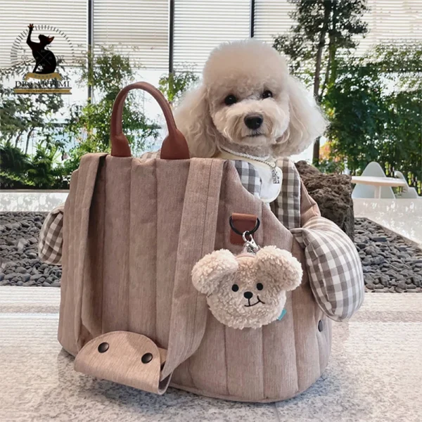 Portable shoulder bag for small dogs Portable shoulder bag for small dogs